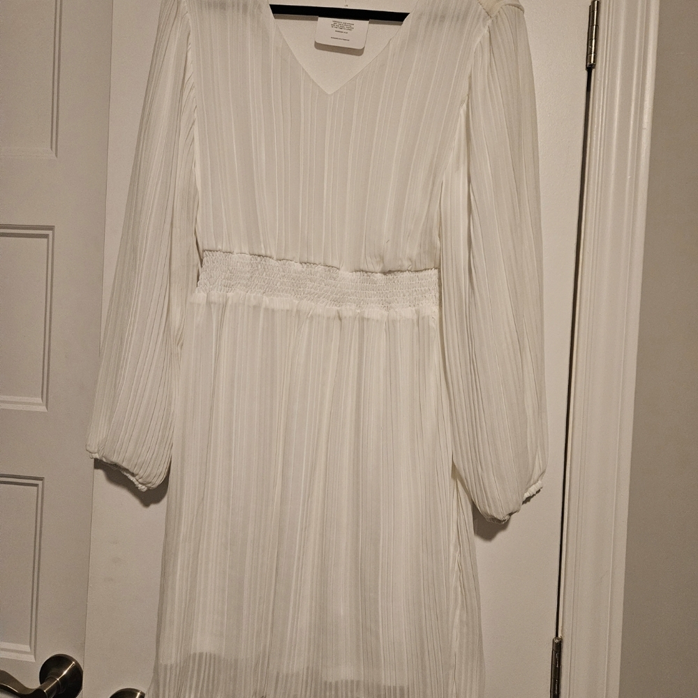 Elegant White Pleated Dress